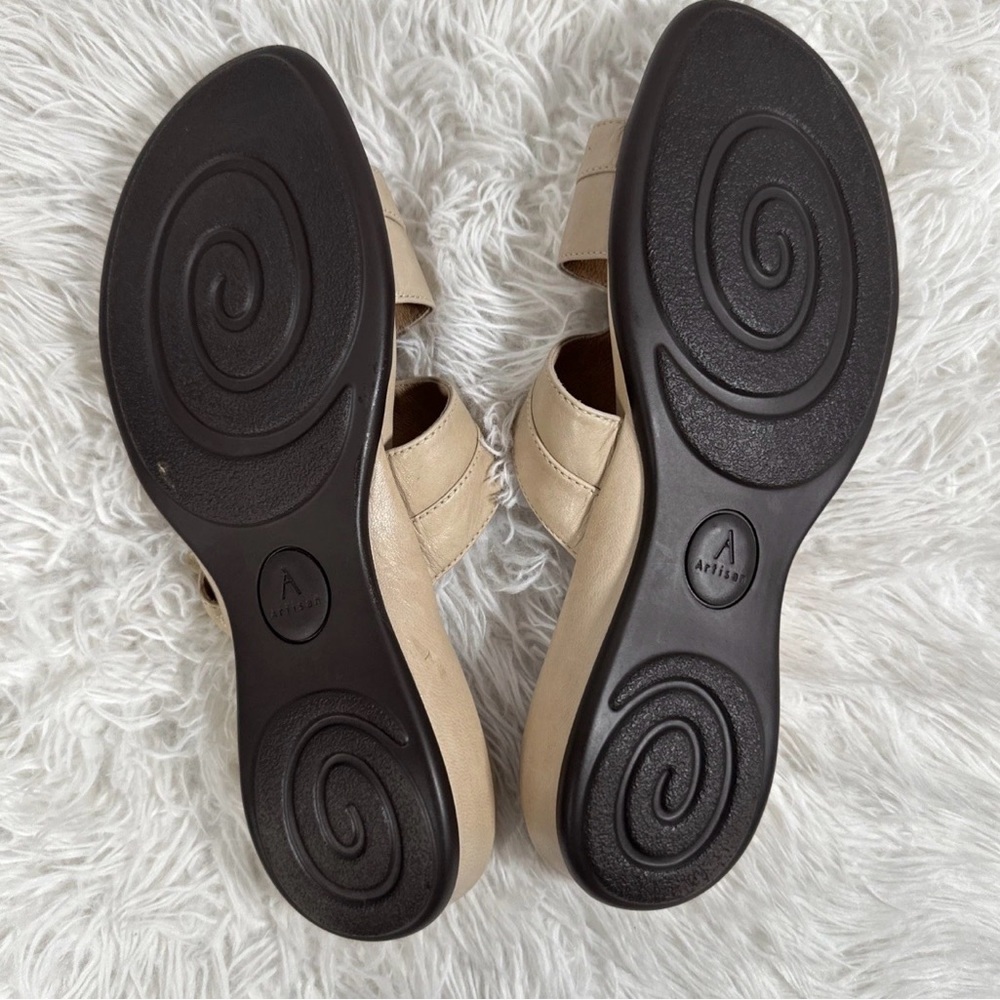 Clarks Artisan Collection Vintage Women’s Size 10 Beige Leather Strap Sandals - Picture 9 of 9